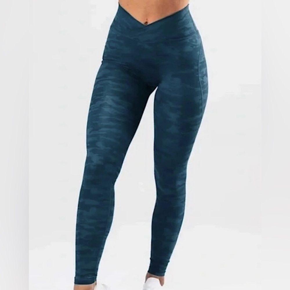 Alphalete Surface Power Leggings - Delta Blue Camo Cross Waist - Size XS